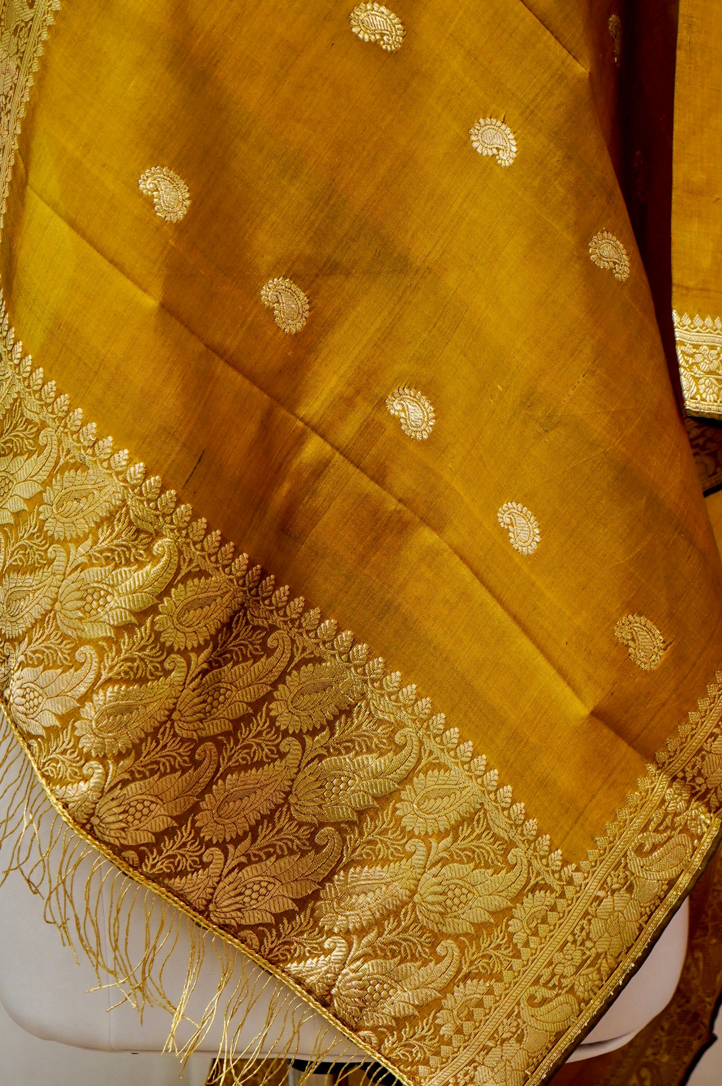 Sūryalekha – The Golden Trace of Dawn| Banarasi Brocade Stole made with Pure Mulberry Katan Silk and Zari Work