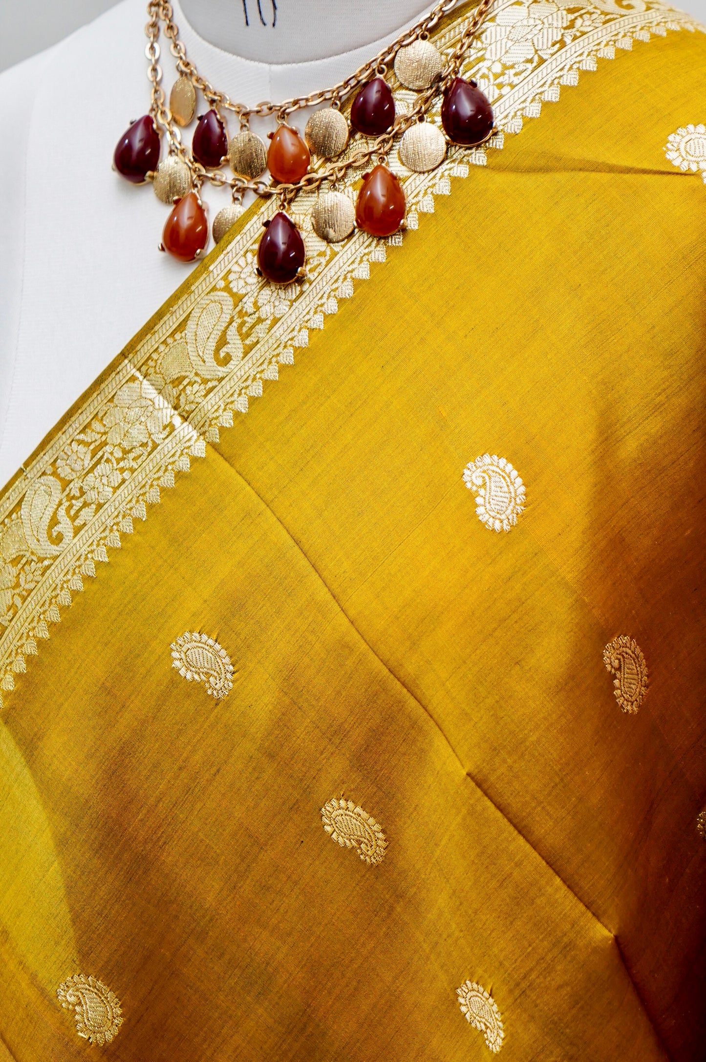 Sūryalekha – The Golden Trace of Dawn| Banarasi Brocade Stole made with Pure Mulberry Katan Silk and Zari Work