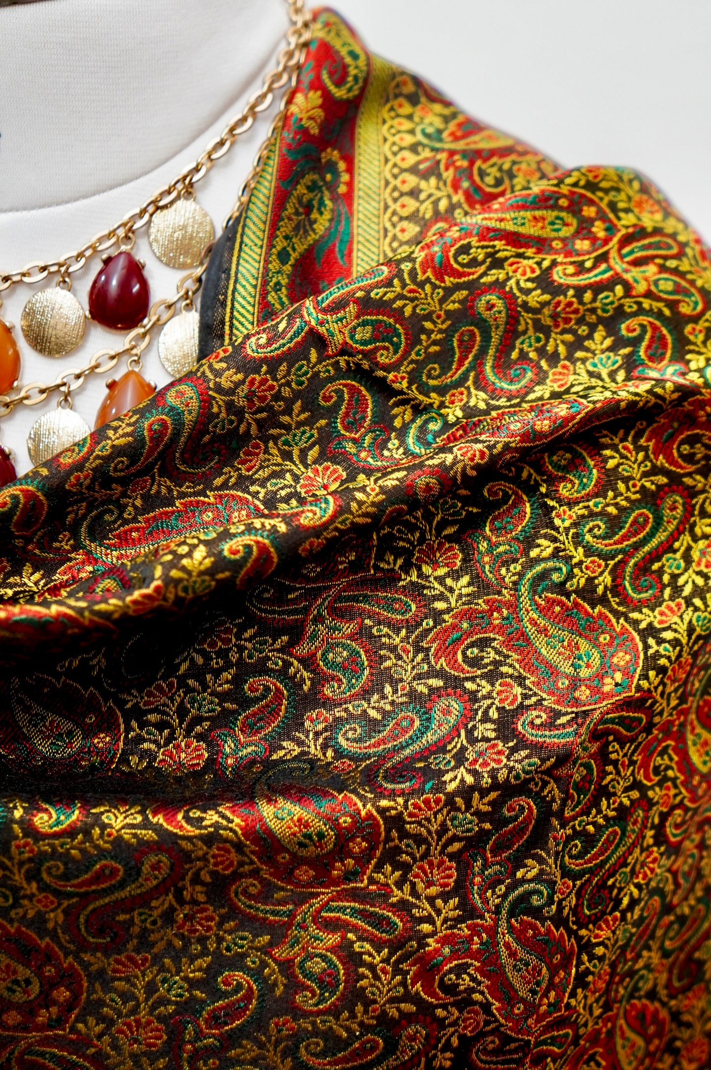 Vasundharā – The Grace of the Earth Goddess | Banarasi Pure Jamawar Silk Stole/ Scarf/ Shawl